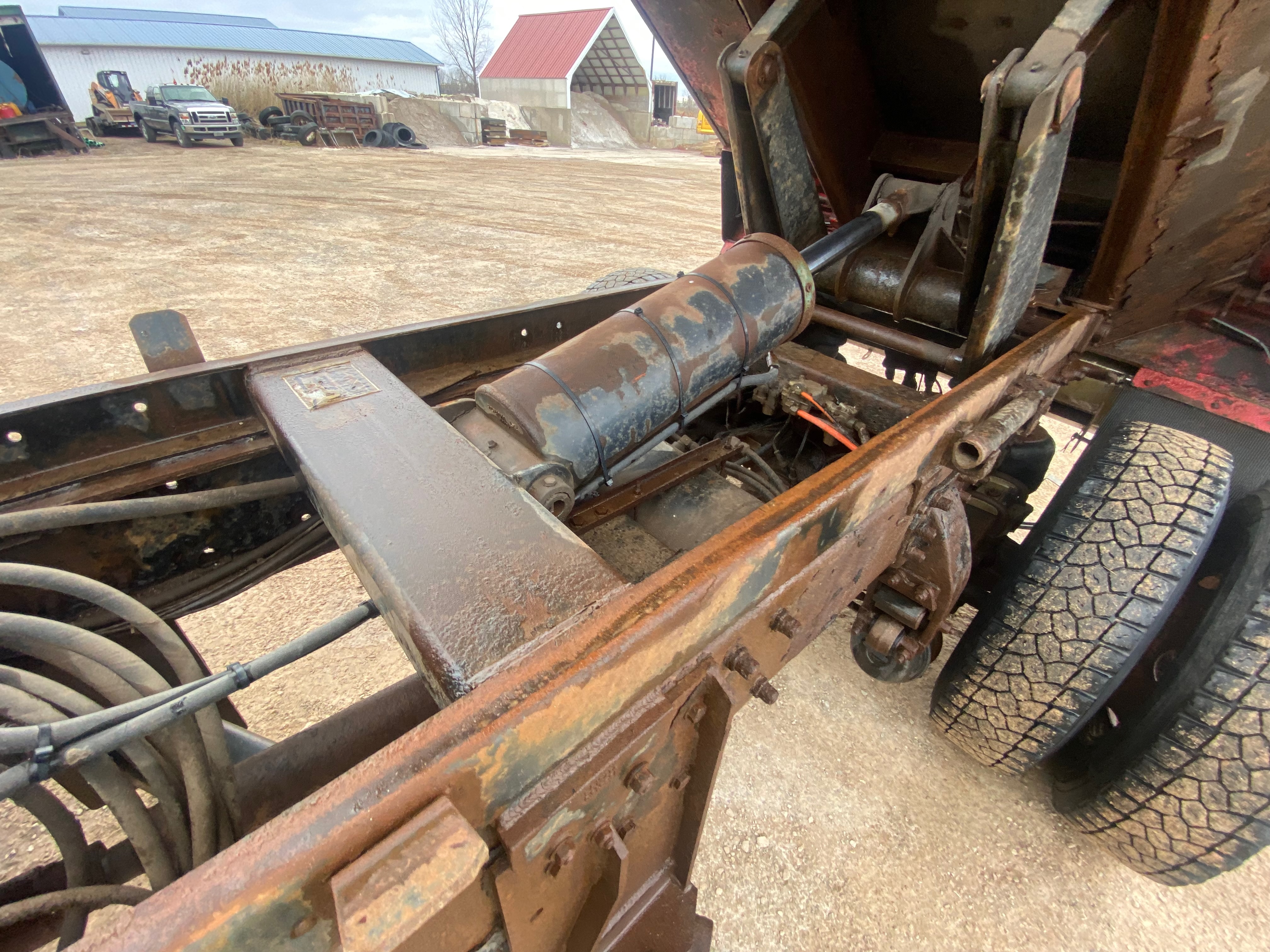 2000 PETERBILT 330 - Image 4